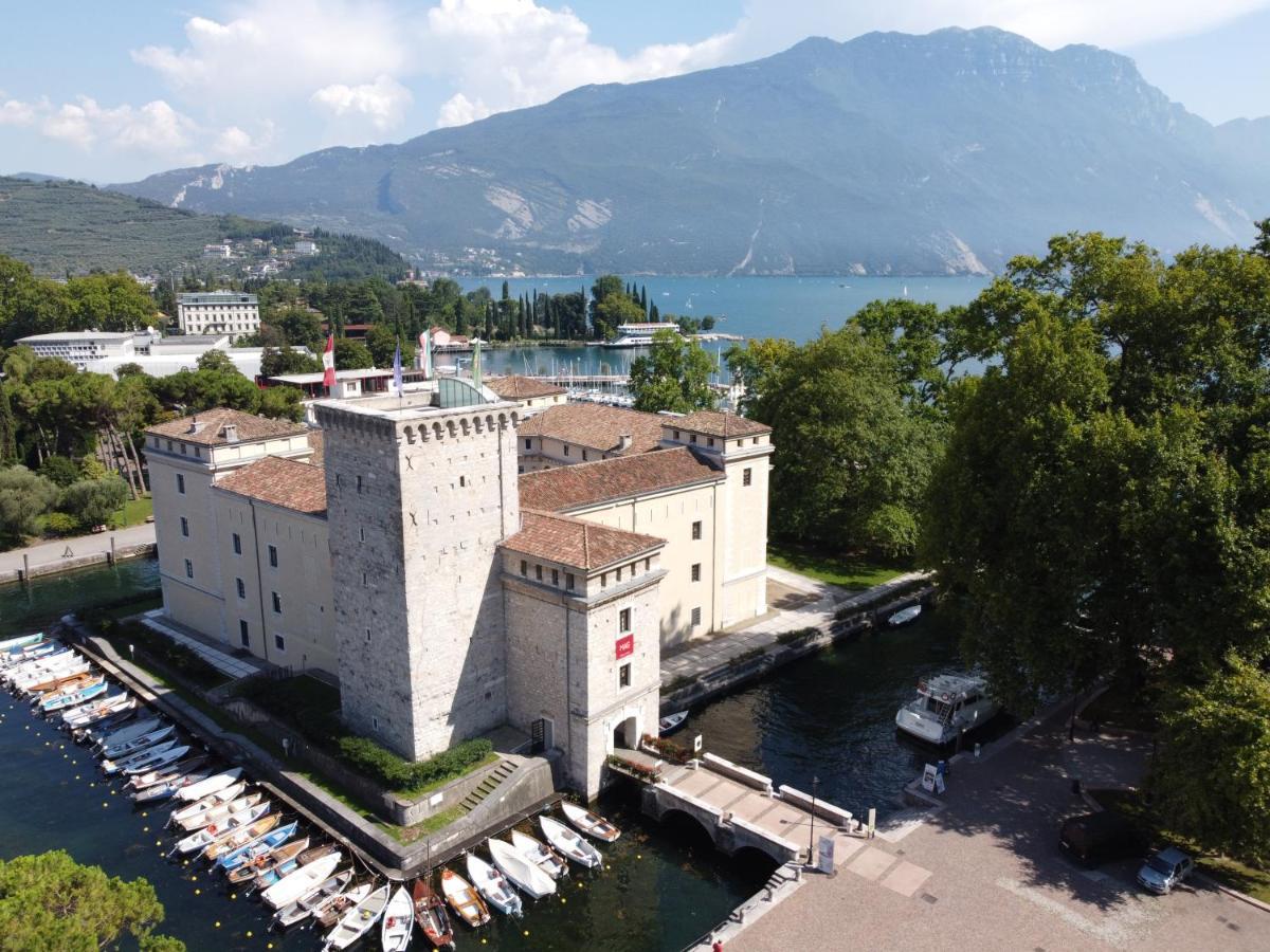 Attico La Rocca Apartment Riva del Garda Bagian luar foto