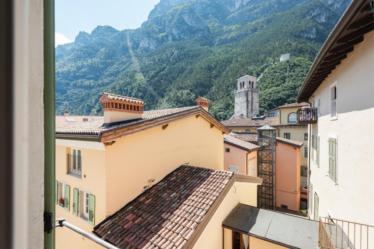 Attico La Rocca Apartment Riva del Garda Bagian luar foto