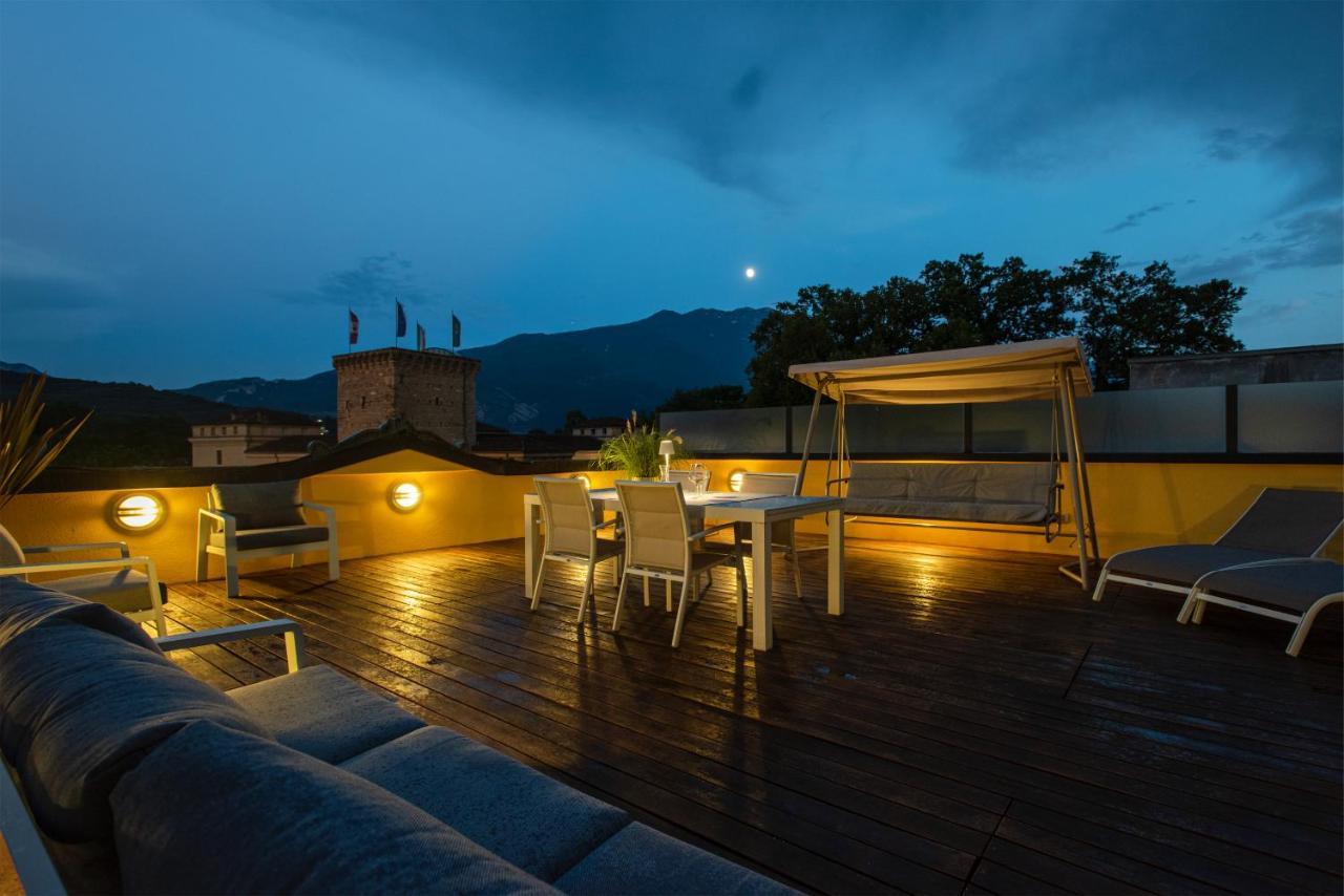 Attico La Rocca Apartment Riva del Garda Bagian luar foto