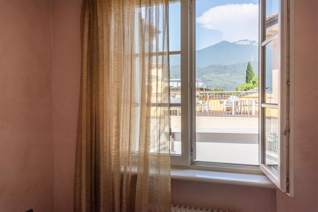 Attico La Rocca Apartment Riva del Garda Bagian luar foto