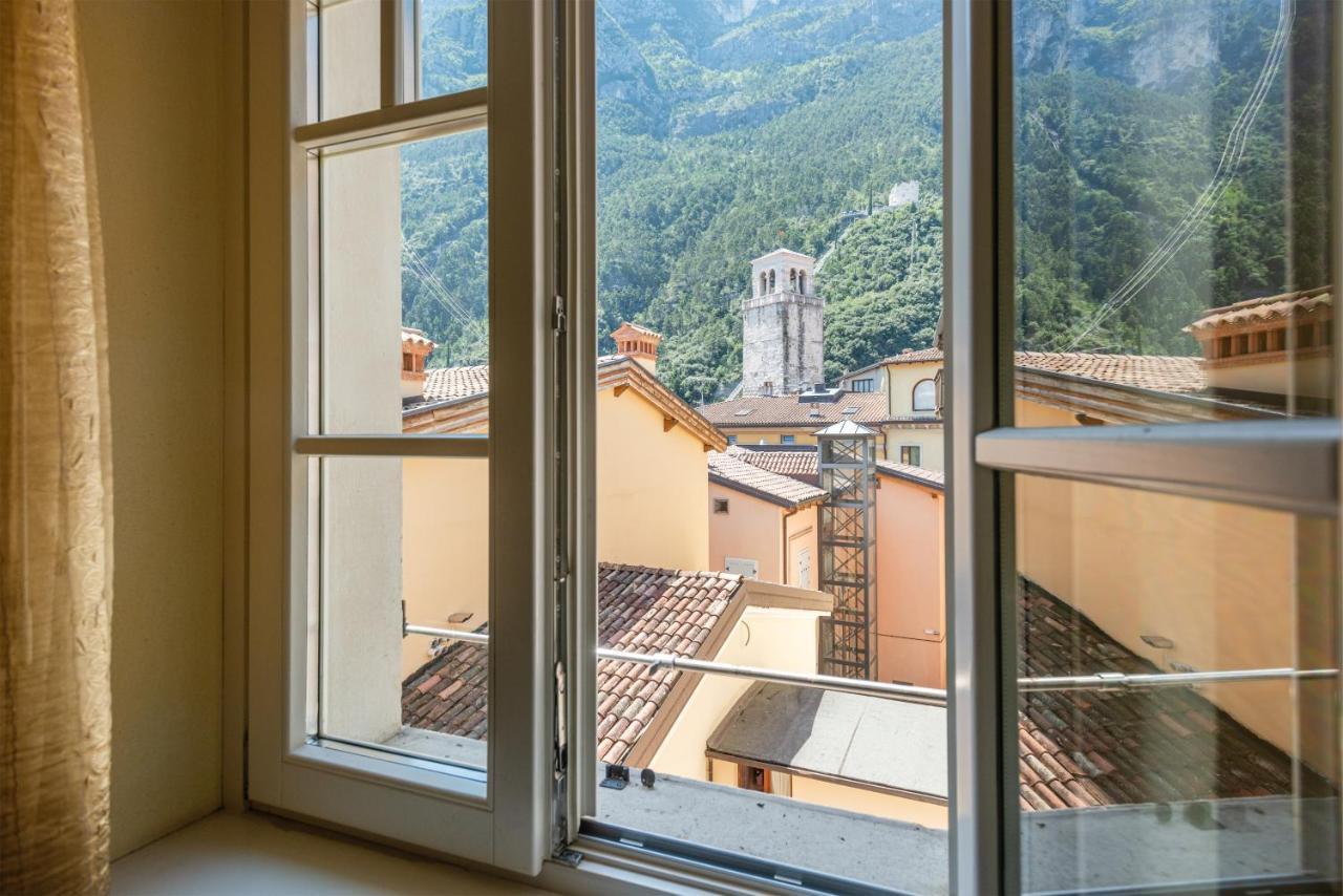 Attico La Rocca Apartment Riva del Garda Bagian luar foto